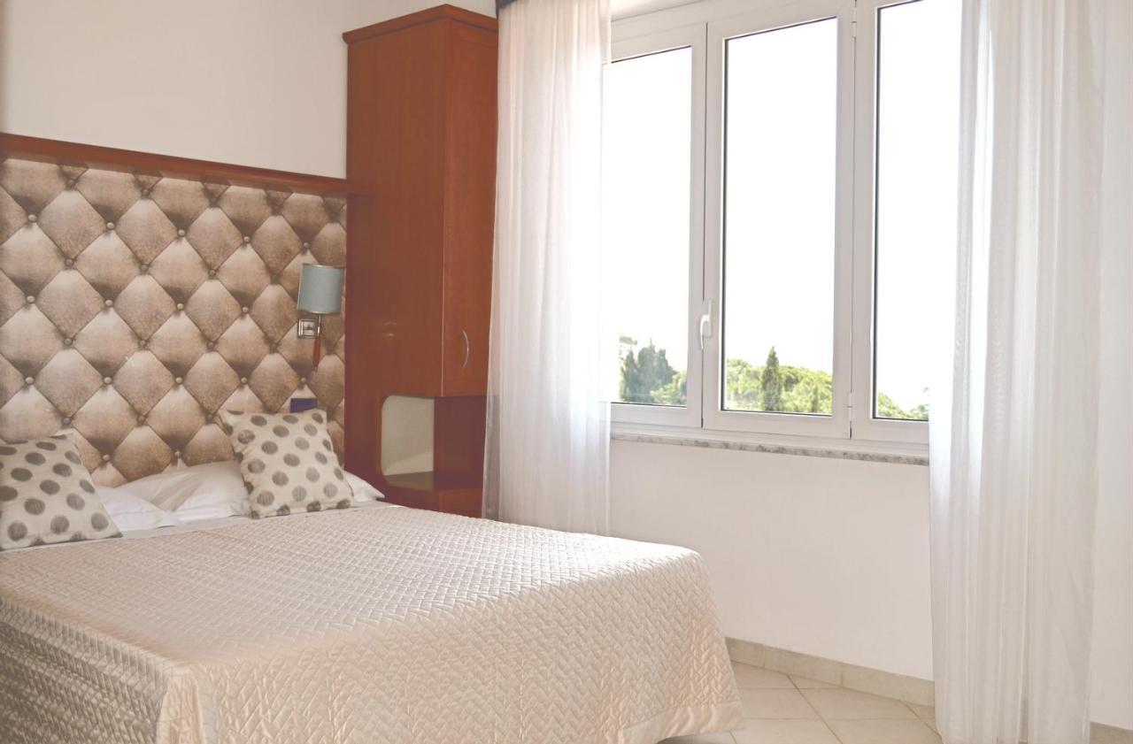 Hotel Noris Finale Ligure Exterior foto